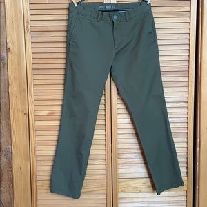 Men’s Old Navy khakis size 33x32